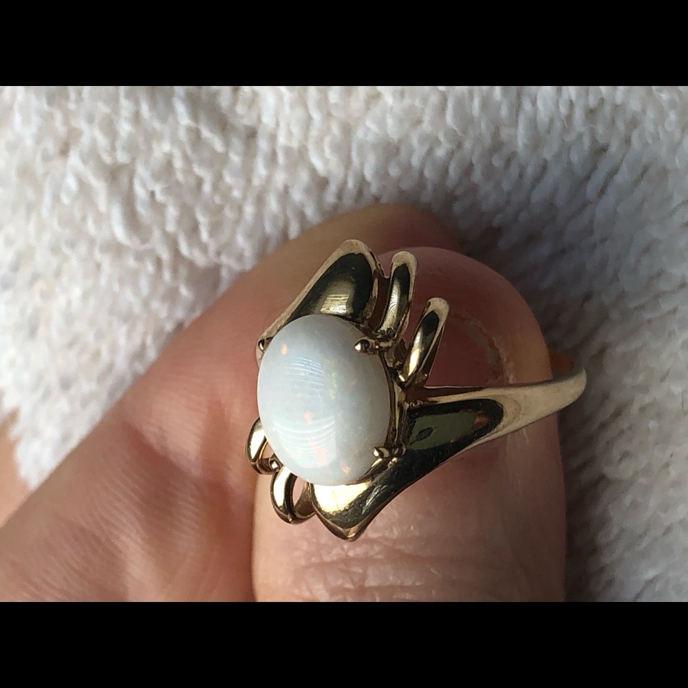 BeautifulGenuine Opal Ring